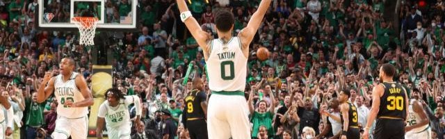 竞技宝官网-凯尔特人在内线搅动巨浪 油漆区之战勇士全线溃败