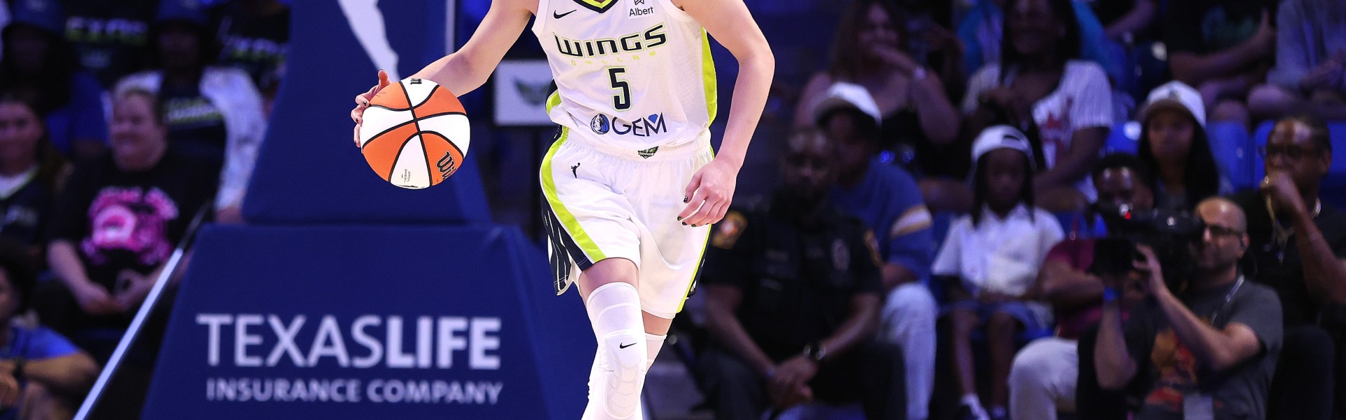 只用27场！佩奇成为WNBA最快达到500分&amp;amp;100助攻的新秀